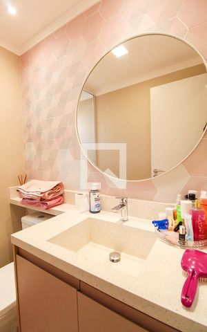 Apartamento à venda com 109m², 3 quartos e 2 vagas Apartamento à venda com 109m², 3 quartos e 2 vagasBanheiro da Suíte 2