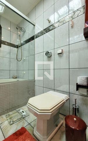 Casa à venda com 170m², 3 quartos e 2 vagas Casa à venda com 170m², 3 quartos e 2 vagasBanheiro da suíte