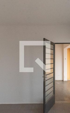 Casa à venda com 100m², 2 quartos e 2 vagas Casa à venda com 100m², 2 quartos e 2 vagasSala