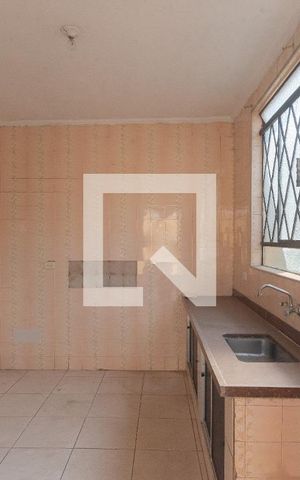 Casa à venda com 100m², 2 quartos e 2 vagas Casa à venda com 100m², 2 quartos e 2 vagasCozinha