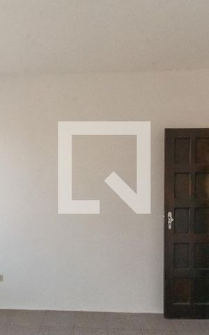 Casa à venda com 100m², 2 quartos e 2 vagas Casa à venda com 100m², 2 quartos e 2 vagasSala