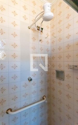 Casa à venda com 100m², 2 quartos e 2 vagas Casa à venda com 100m², 2 quartos e 2 vagasBanheiro