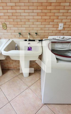Casa à venda com 297m², 4 quartos e 5 vagasÁrea de Serviço