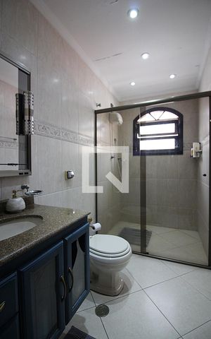 Casa à venda com 297m², 4 quartos e 5 vagasBanheiro Social