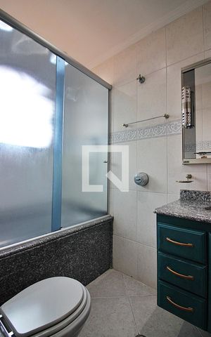 Casa à venda com 297m², 4 quartos e 5 vagasQuarto 1 - Suíte Banheiro