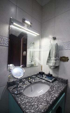 Casa à venda com 297m², 4 quartos e 5 vagasQuarto 2 Banheiro