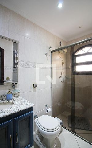 Casa à venda com 297m², 4 quartos e 5 vagasBanheiro de serviço