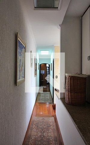 Casa à venda com 297m², 4 quartos e 5 vagasCorredor