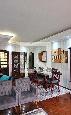 Casa à venda com 297m², 4 quartos e 5 vagasSala