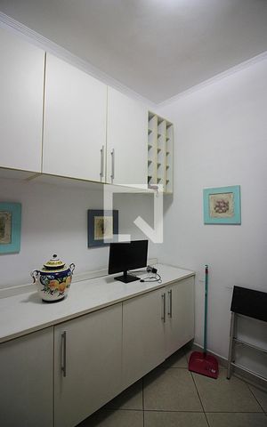 Casa à venda com 297m², 4 quartos e 5 vagasQuarto de Serviço