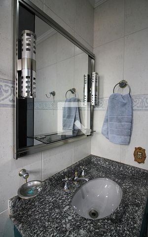 Casa à venda com 297m², 4 quartos e 5 vagasQuarto 1 - Suíte Banheiro