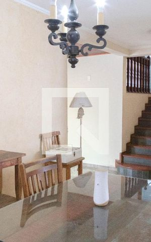 Casa à venda com 246m², 3 quartos e 5 vagas Casa à venda com 246m², 3 quartos e 5 vagasCopa