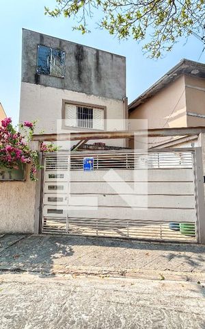 Casa à venda com 150m², 2 quartos e 1 vaga Casa à venda com 150m², 2 quartos e 1 vagaFachada