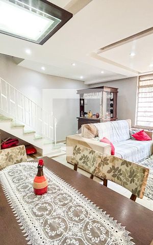 Casa à venda com 150m², 2 quartos e 1 vaga Casa à venda com 150m², 2 quartos e 1 vagaSala