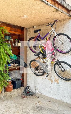 Casa à venda com 150m², 2 quartos e 1 vaga Casa à venda com 150m², 2 quartos e 1 vagaGaragem / Jardim