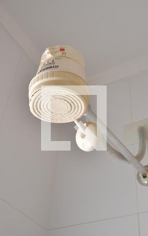 Casa de condomínio à venda com 253m², 4 quartos e 4 vagasBanheiro de serviço