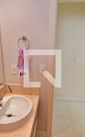 Casa de condomínio à venda com 253m², 4 quartos e 4 vagasLavabo