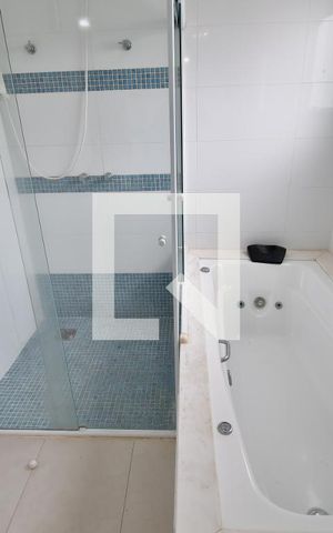 Casa de condomínio à venda com 253m², 4 quartos e 4 vagasBanheiro 1