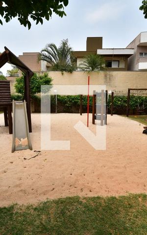 Casa de condomínio à venda com 253m², 4 quartos e 4 vagasÁrea comum - Playground