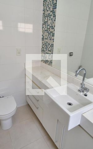 Casa de condomínio à venda com 253m², 4 quartos e 4 vagasBanheiro 2