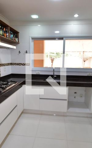 Casa de condomínio à venda com 253m², 4 quartos e 4 vagasCozinha