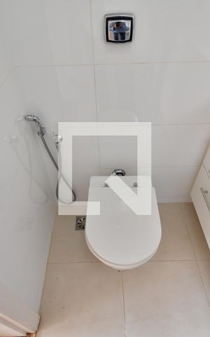 Casa de condomínio à venda com 253m², 4 quartos e 4 vagasBanheiro 2