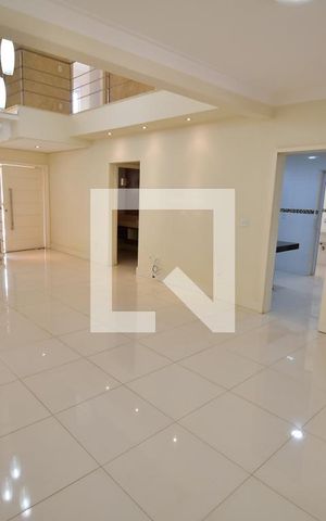 Casa de condomínio à venda com 253m², 4 quartos e 4 vagasSala