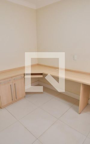 Casa de condomínio à venda com 253m², 4 quartos e 4 vagasSala / Escritório