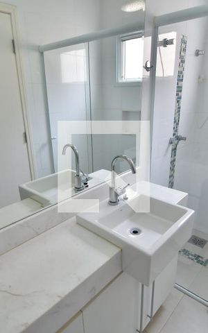 Casa de condomínio à venda com 253m², 4 quartos e 4 vagasBanheiro 2