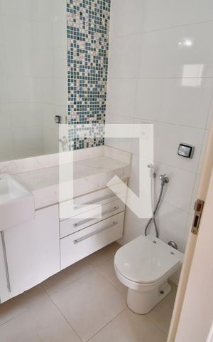 Casa de condomínio à venda com 253m², 4 quartos e 4 vagasBanheiro 3