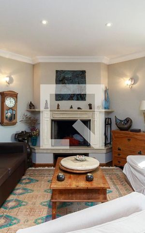 Apartamento à venda com 218m², 4 quartos e 3 vagas Apartamento à venda com 218m², 4 quartos e 3 vagasSala