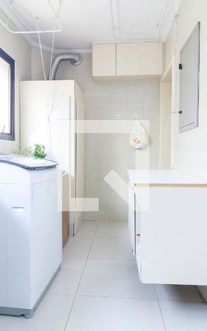 Apartamento à venda com 218m², 4 quartos e 3 vagas Apartamento à venda com 218m², 4 quartos e 3 vagasÁrea de Serviço