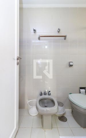 Apartamento à venda com 218m², 4 quartos e 3 vagas Apartamento à venda com 218m², 4 quartos e 3 vagasSuíte 2 - Banheiro