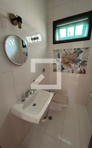 Casa à venda com 250m², 3 quartos e 4 vagas Casa à venda com 250m², 3 quartos e 4 vagasLavabo