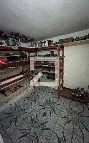 Casa à venda com 250m², 3 quartos e 4 vagas Casa à venda com 250m², 3 quartos e 4 vagasOficina