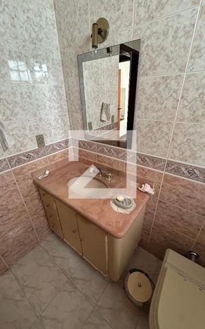 Casa à venda com 250m², 3 quartos e 4 vagas Casa à venda com 250m², 3 quartos e 4 vagasBanheiro