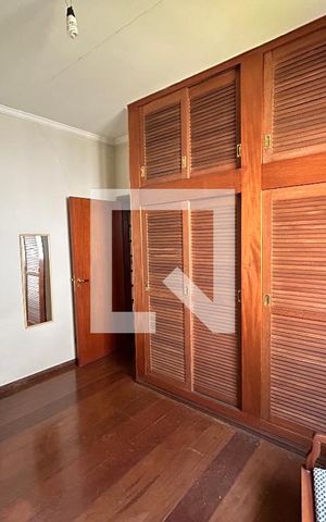 Casa à venda com 250m², 3 quartos e 4 vagas Casa à venda com 250m², 3 quartos e 4 vagasQuarto 1