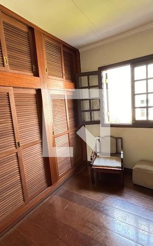 Casa à venda com 250m², 3 quartos e 4 vagas Casa à venda com 250m², 3 quartos e 4 vagasQuarto 1