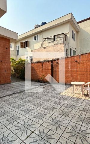 Casa à venda com 250m², 3 quartos e 4 vagas Casa à venda com 250m², 3 quartos e 4 vagasQuintal