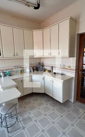 Casa à venda com 250m², 3 quartos e 4 vagas Casa à venda com 250m², 3 quartos e 4 vagasCozinha