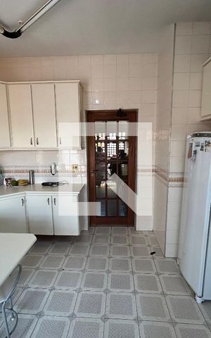 Casa à venda com 250m², 3 quartos e 4 vagas Casa à venda com 250m², 3 quartos e 4 vagasCozinha