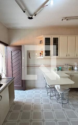 Casa à venda com 250m², 3 quartos e 4 vagas Casa à venda com 250m², 3 quartos e 4 vagasCozinha