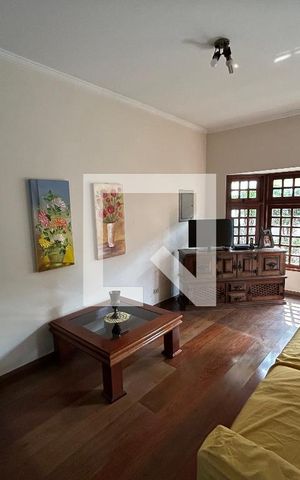 Casa à venda com 250m², 3 quartos e 4 vagas Casa à venda com 250m², 3 quartos e 4 vagasSala