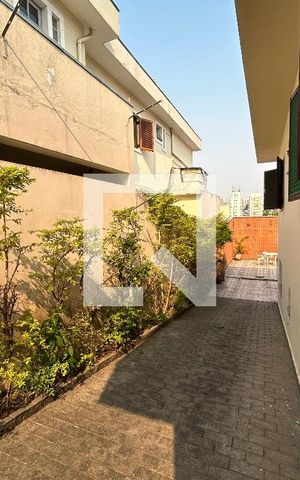 Casa à venda com 250m², 3 quartos e 4 vagas Casa à venda com 250m², 3 quartos e 4 vagasCorredor lateral