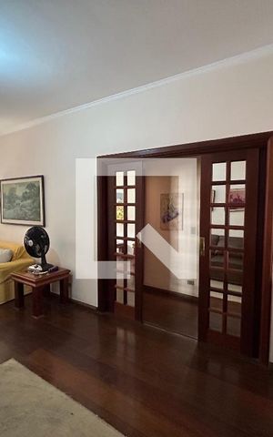 Casa à venda com 250m², 3 quartos e 4 vagas Casa à venda com 250m², 3 quartos e 4 vagasSala