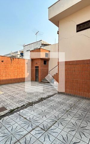 Casa à venda com 250m², 3 quartos e 4 vagas Casa à venda com 250m², 3 quartos e 4 vagasQuintal