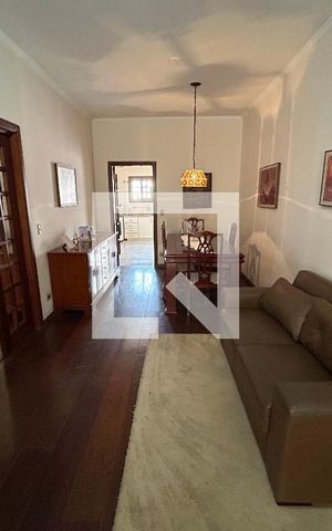 Casa à venda com 250m², 3 quartos e 4 vagas Casa à venda com 250m², 3 quartos e 4 vagasSala
