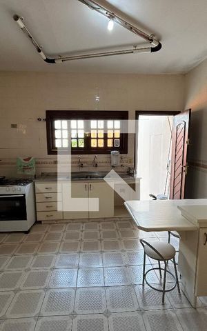 Casa à venda com 250m², 3 quartos e 4 vagas Casa à venda com 250m², 3 quartos e 4 vagasCozinha