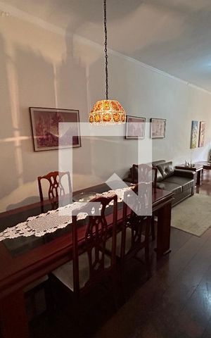 Casa à venda com 250m², 3 quartos e 4 vagas Casa à venda com 250m², 3 quartos e 4 vagasSala