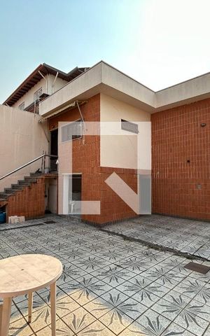 Casa à venda com 250m², 3 quartos e 4 vagas Casa à venda com 250m², 3 quartos e 4 vagasQuintal